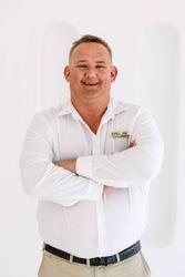 Bennie Loggenberg, estate agent