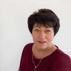 Suzy Louw, estate agent
