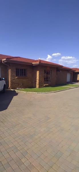 Townhouse For Sale in Vaalpark, Sasolburg